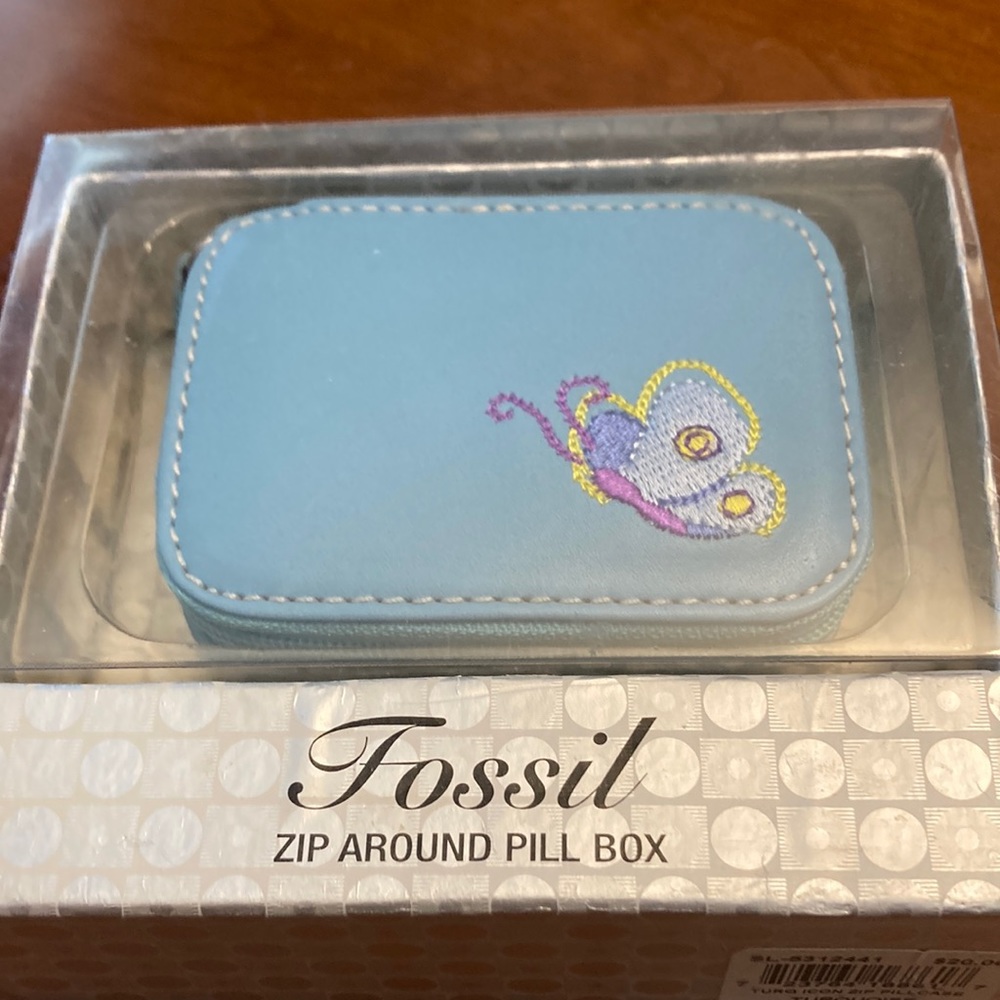 Fossil pill or jewelry box